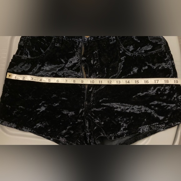 IOU Basic Blues Velvety Shorts - Picture 5 of 5